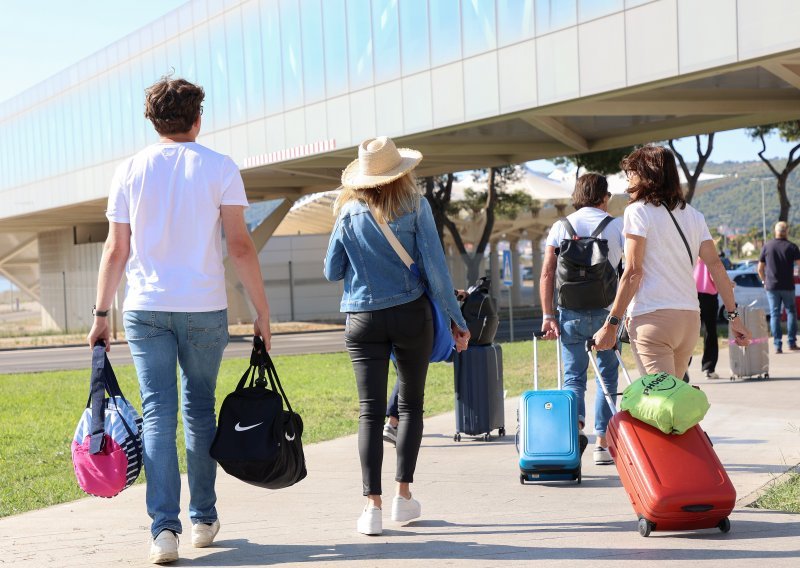 Udarni vikend: Kroz splitsku zračnu i trajektnu luku proći će 142.000 putnika