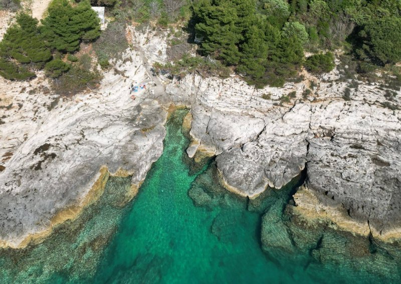 Raj na zemlji u Hrvatskoj: Britanci slave izoliranu plažu tirkiznog mora