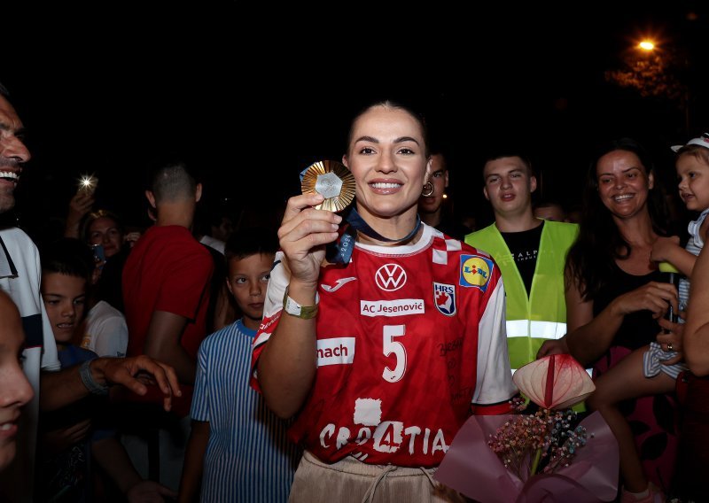 Barbara Matić je dočekana u Splitu sa nesvakidašnjim poklonom; jasno nam je značenje