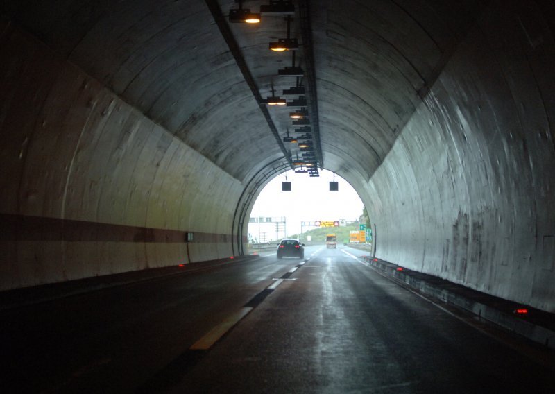 Gužve na cestama: Pogledajte kako izgleda kilometarska kolona pred Svetim Rokom