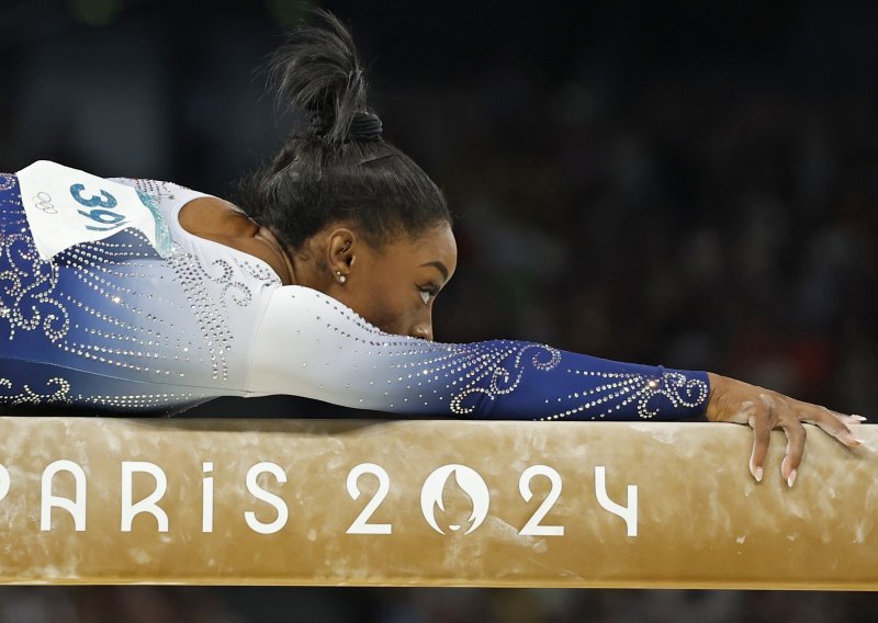 Simone Biles 'počastila' Talijanke; Kinez Jingyuan uzeo zlato na ručama