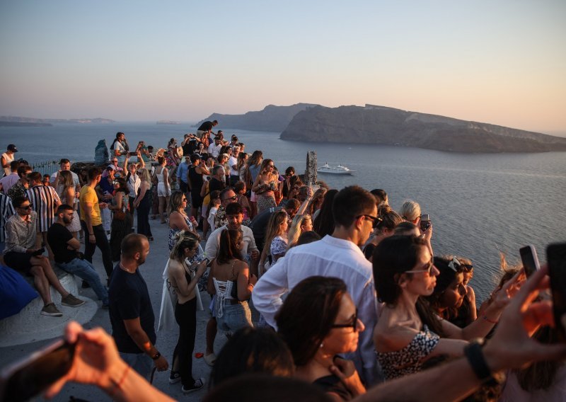 Prokletstvo destinacije: Kako se Santorini bori protiv masovnog turizma