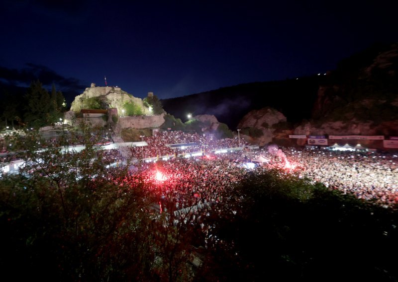 Pogledajte atmosferu: Na koncert Thompsona, Zečića i Mate Bulića stigla i dva ministra te Zlatko Dalić