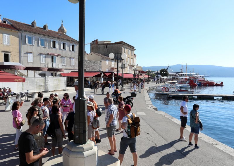 Otok Krk u srpnju posjetilo manje turista nego lani: Bilježi se i pad noćenja