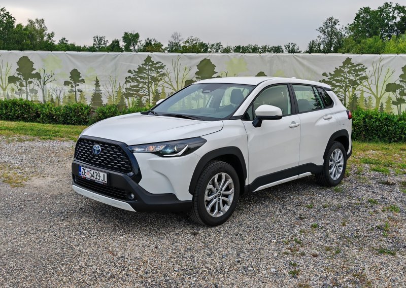 Vozili smo Toyotu Corollu Cross 2.0 Hybrid Dynamic Force: I ulazna razina Luna je sjajan obiteljski SUV