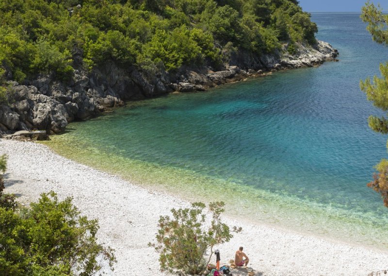 Dobro čuvana tajna: Ova mirna plaža osvojit će vas toplim morem i predivnom prirodom