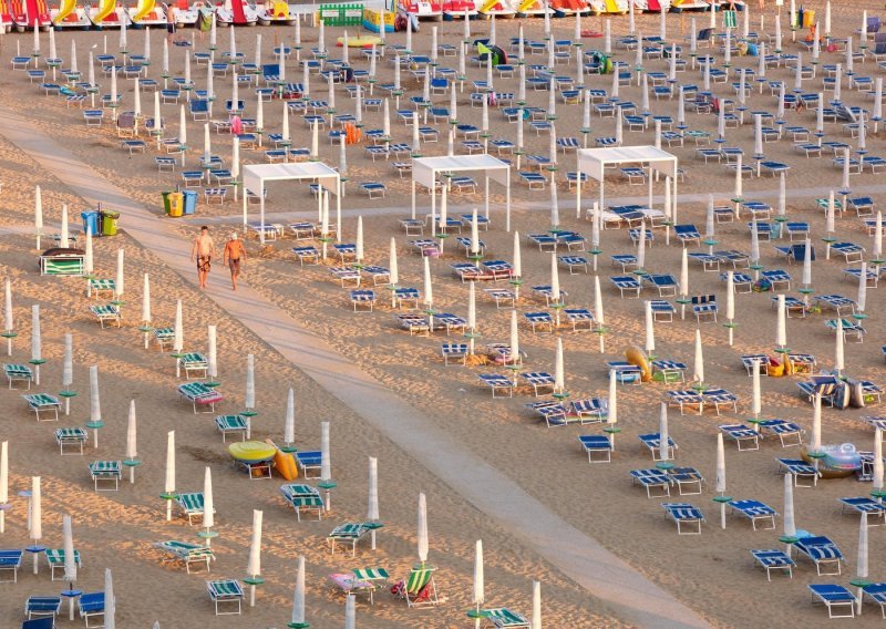 Talijanski koncesionari ne žele konkurenciju na plažama: Zatvorili suncobrane