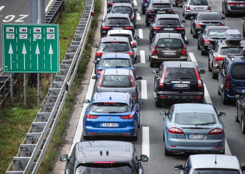 Gužve na cestama diljem Hrvatske, na Krčkom mostu kolona duga četiri kilometra