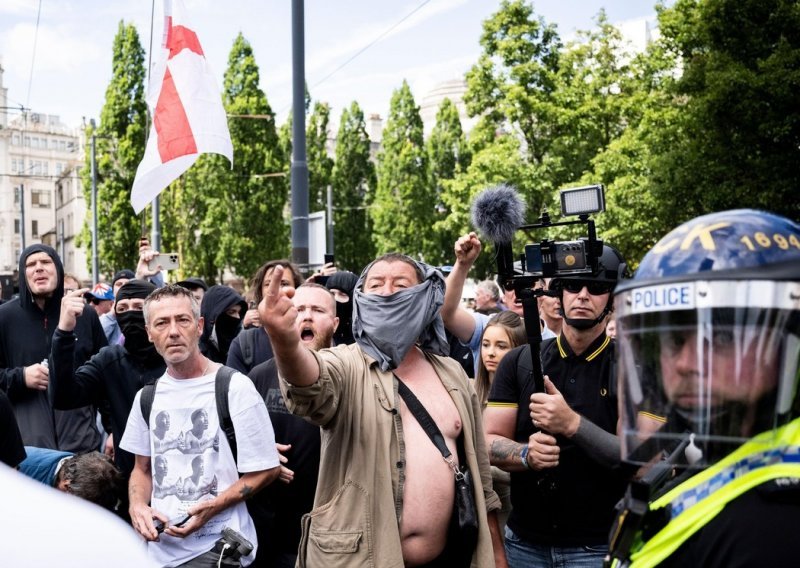 Britanija u rascjepu: Kolika će biti cijena 'suicidalne solidarnosti'