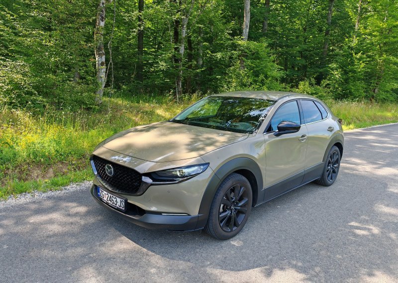 Vozili smo Mazdu CX-30 Nagisu: Elegantno opremljen kompaktni SUV s izvrsnim e-Skyactiv X 186 motorom