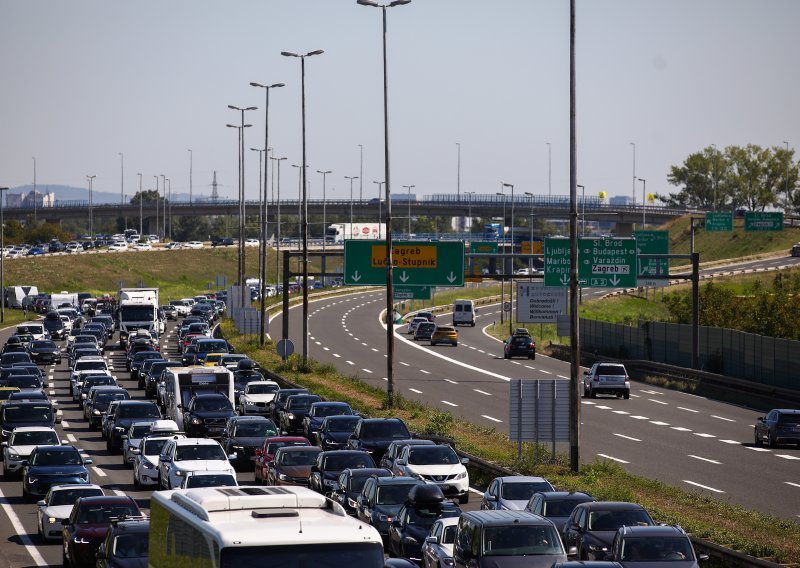 Pojačan promet na hrvatskim cestama, zastoji i kolone zbog nesreća i radova