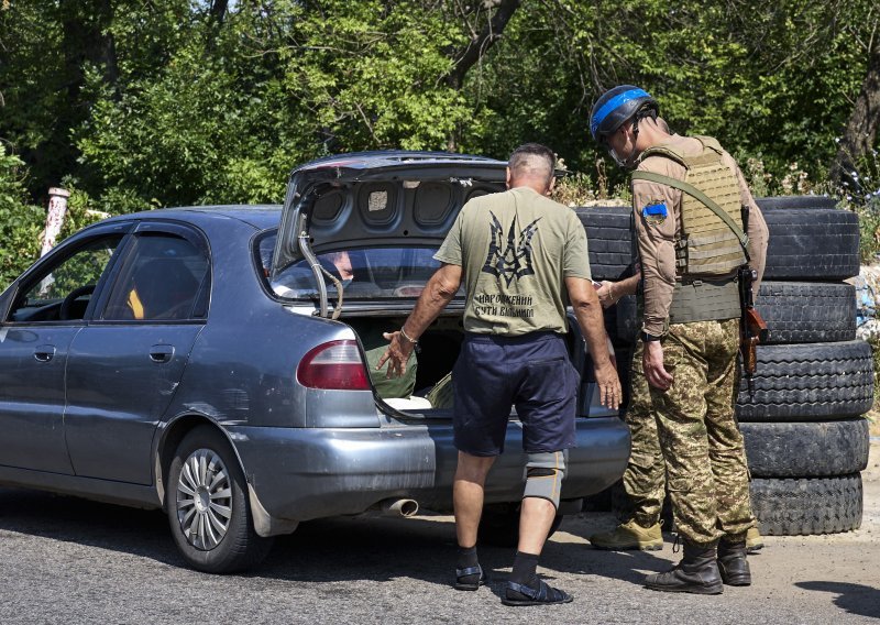 Ukrajina ograničila kretanje civila u području uz granicu s Rusijom