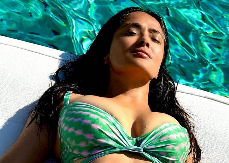 Ovo je njezina boja: Salma Hayek ponovno sve raspametila fotkom u bikiniju