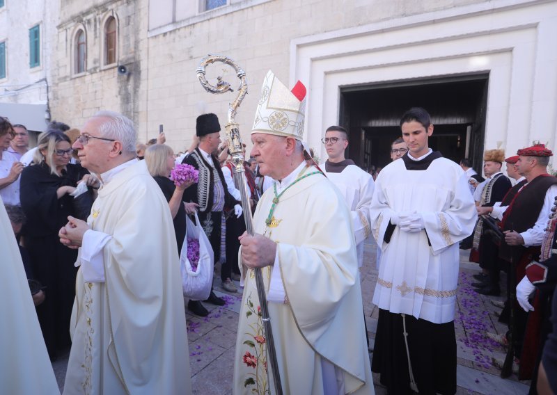 Nadbiskup Križić: Ima onih koji se zalažu za ubojstvo djeteta u majčinoj utrobi