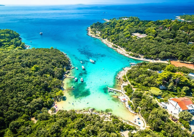 Naš otok koji vrvi od radosti i glazbe: Ovaj mali komadić raja ima preko 20 pješčanih plaža