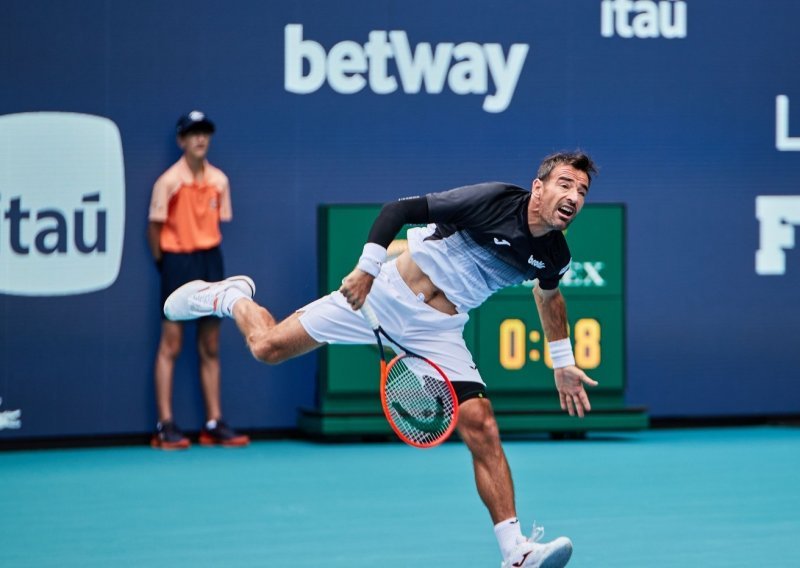 Ivan Dodig 'preživio' napad lopticom, pa izborio polufinale i sraz protiv Pavića