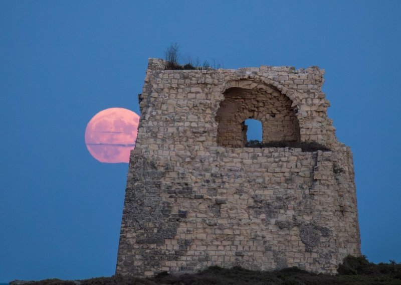 Večeras ćemo svjedočiti fenomenu Plavog Mjeseca, evo što to znači astrološki