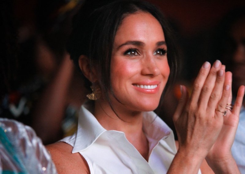 Meghan Markle zablistala u košuljici brenda Mango čija će vas cijena oduševiti