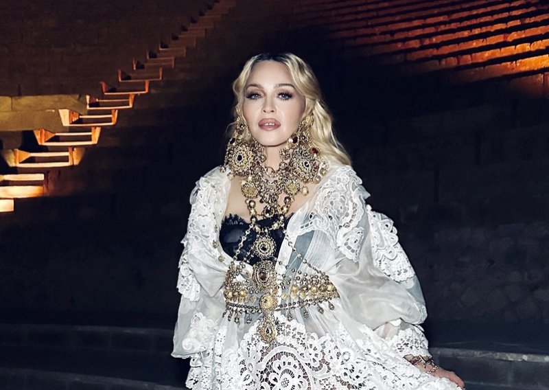 Madonna objavila rijetku fotku sa svom svojom djecom, pažnju privukao novi dečko