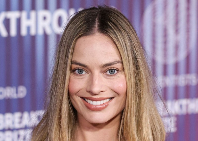 Za koji mjesec će roditi, no Margot Robbie ne staje - novo je lice kultnog mirisa