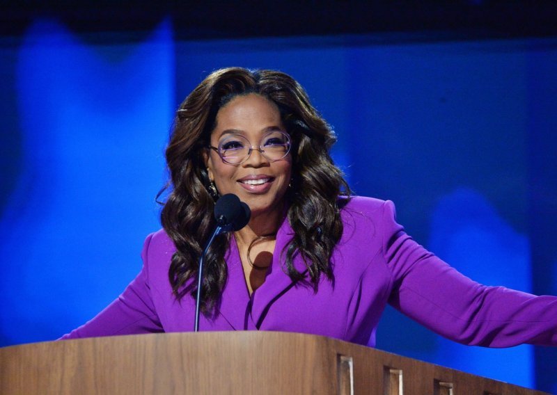 Oprah Winfrey osvanula na predizbornom skupu Kamale Harris i Tima Walza