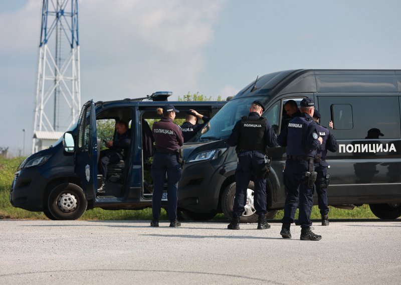 Sedam osoba nestalo poslije prevrtanja čamca na Drini