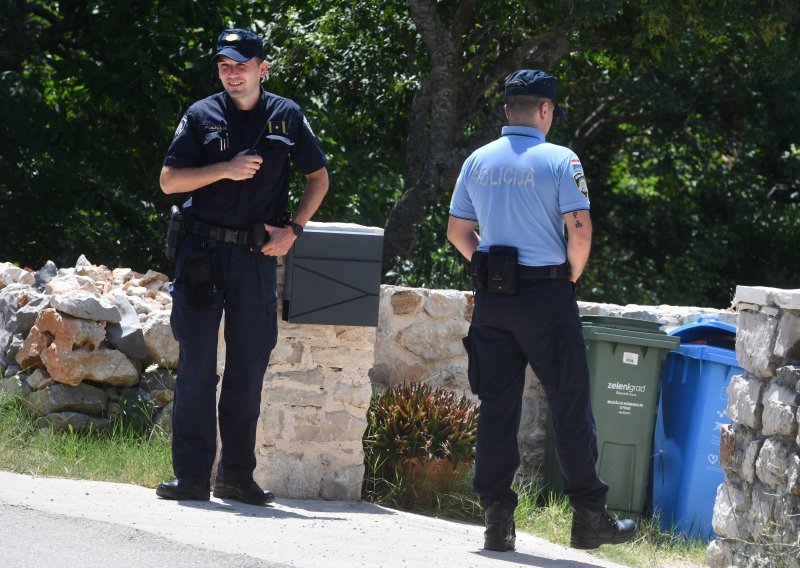 Policija u stanu u Velikoj Gorici pronašla dva mrtva tijela, ne zna se tko su