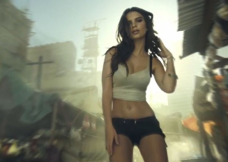 Emily Ratajkowski za izlazak novog Call of Dutyja!