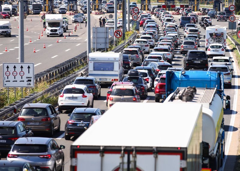 Za vikend na autocestama pet posto više vozila