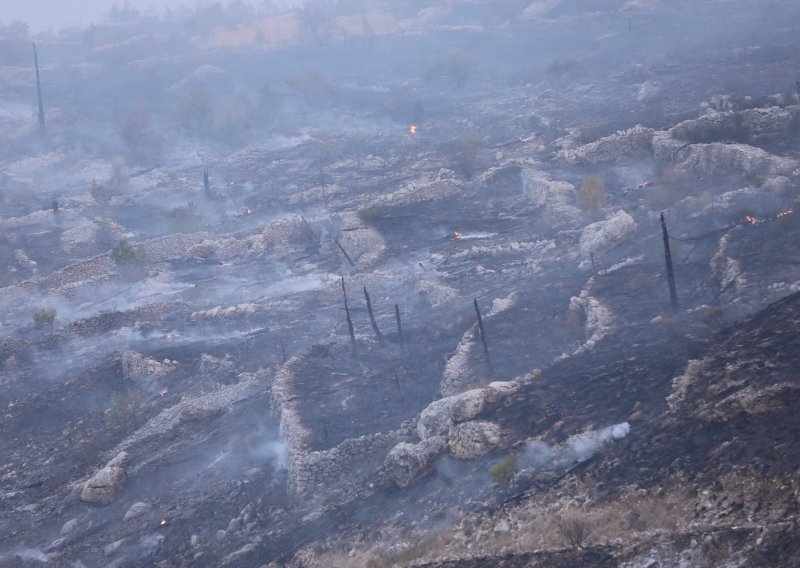 Požarište u Žrnovnici bez otvorenog plamena, očekuje se mirnija noć