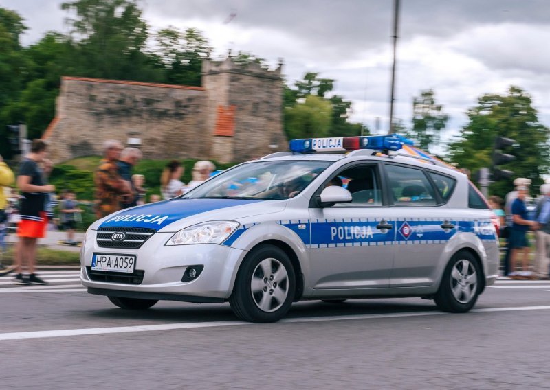 Učenica osnovne škole u Češkoj nožem nasrnula na druge učenike