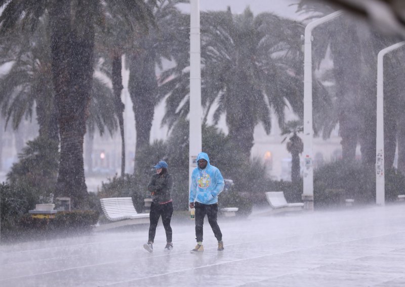 Temperatura pada i za 20 stupnjeva, prijeti opasnost od poplave: 'Budite spremni na jače nevrijeme'