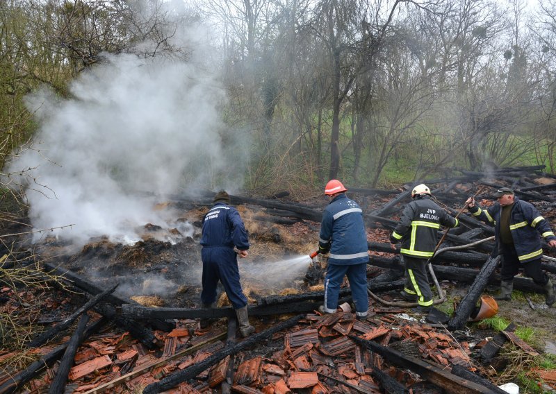 Zapalio mu se sjenik, vatrogasci gasili požar, a onda je eksplodirala bomba