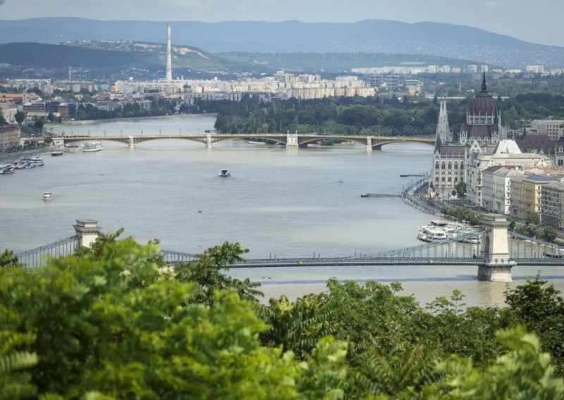 Budimpešta se priprema za poplavu, pripravnost na trećoj razini, dignuta i vojska