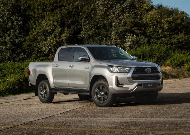 Toyota evoluirala Hilux: Legendarni pick-up dobio 48-voltni elektrificirani pogonski sklop