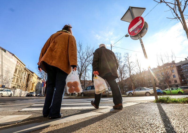 Dio umirovljenika mora se prijaviti za isplatu dodatka na mirovinu, ovo su dva načina