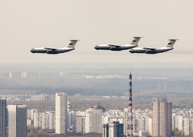 Ovi transporteri, pretvoreni u bombardere, efikasno su oružje. Dok se ne upletu Rusi