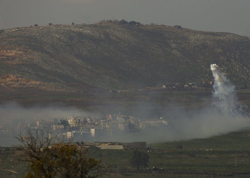 Hezbolah na Izrael ispalio više od stotinu raketa, Irački militanti lansirali dronove