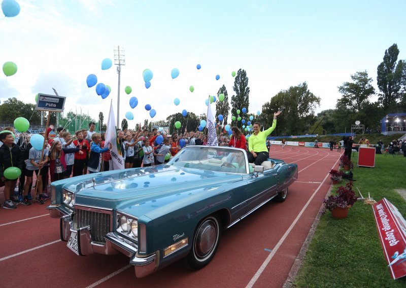 Zlatne Saru i Sandru vozili kao zvijezde - cadillacom