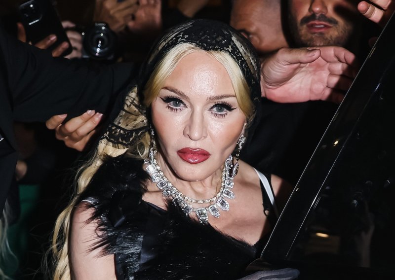 Madonna u suzama: Umro je njen mlađi brat, s njime se oprostila emotivnom porukom