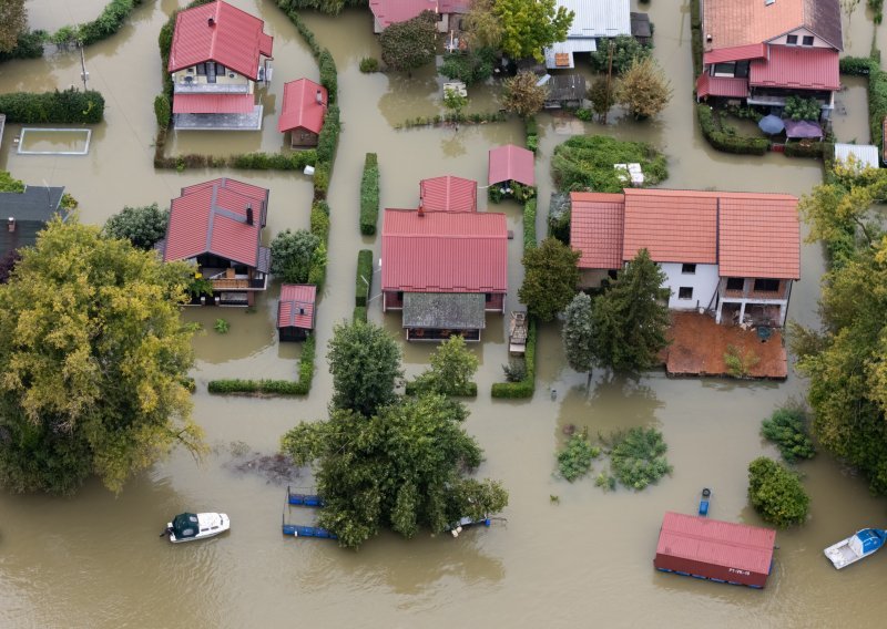 Zeleni otok grca u nabujalom Dunavu: Pogledajte razmjere poplave iz zraka