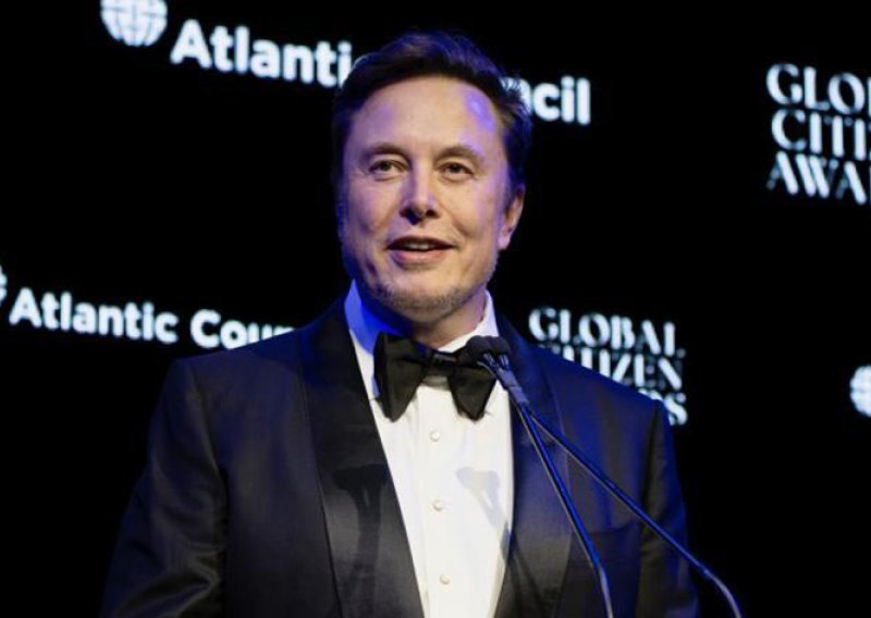 Elon Musk za lidera većine u Senatu podržao najbogatijeg američkog senatora