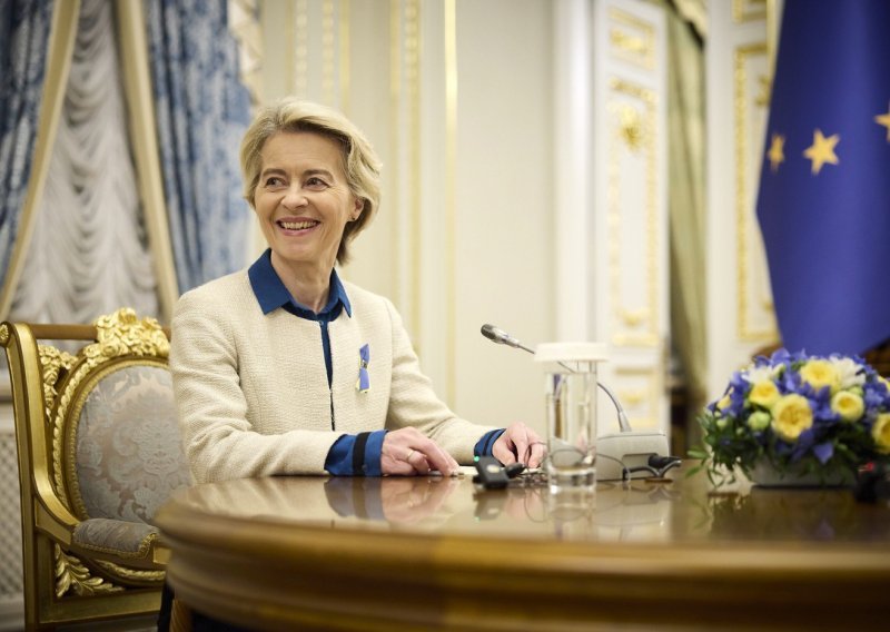 Von der Leyen pomogla bolesnom putniku u zrakoplovu