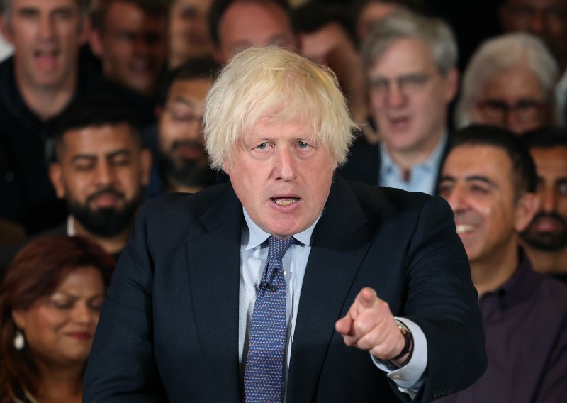 Sulude ideje: Boris Johnson planirao napad na nizozemsku tvornicu