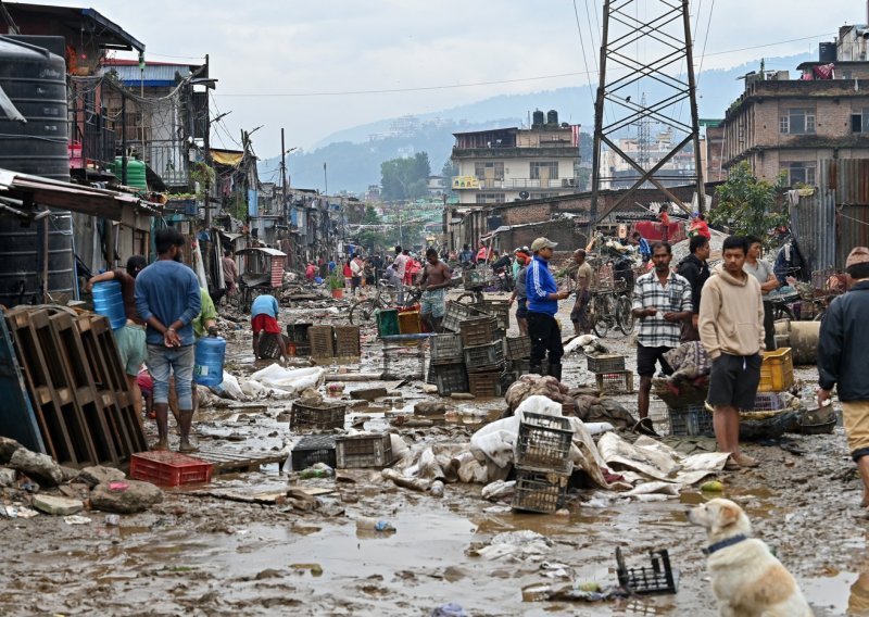 Poplave i blatne bujice u Nepalu sve gore, najmanje 200 mrtvih