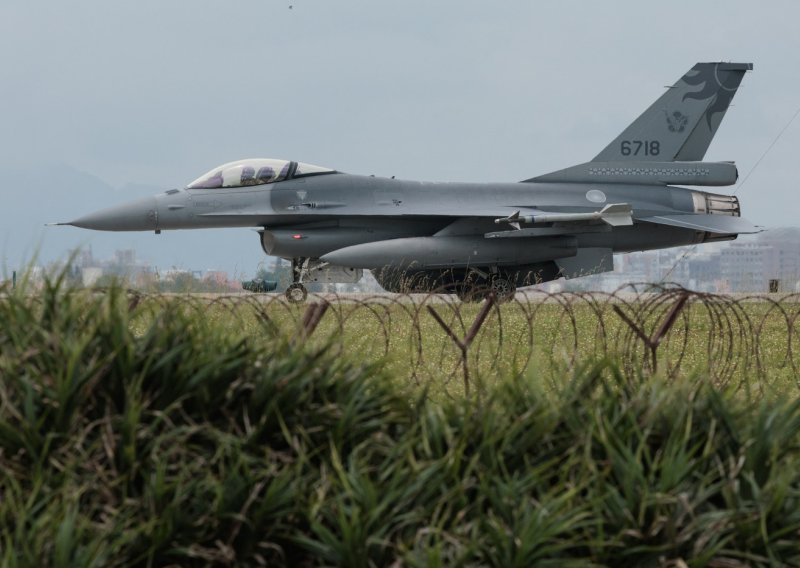 Amerikanci šalju Ukrajincima klizne bombe za F-16, evo čemu će poslužiti