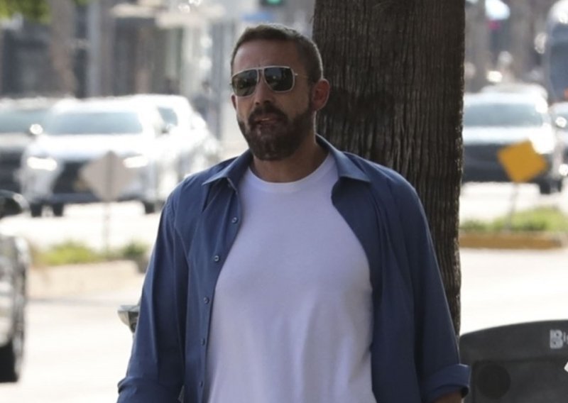 Ben Affleck pokazao novi izgled: Dok svijet bruji o njegovom razvodu od J.Lo, on izgleda sve mlađe i mlađe