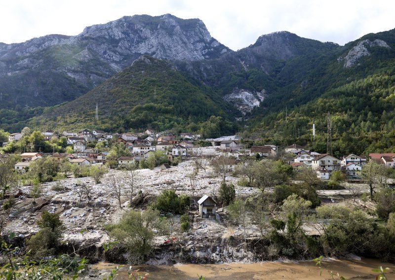 Užas u Jablanici: Među žrtvama i trudnica, ispod odrona pronađen zagrljen bračni par