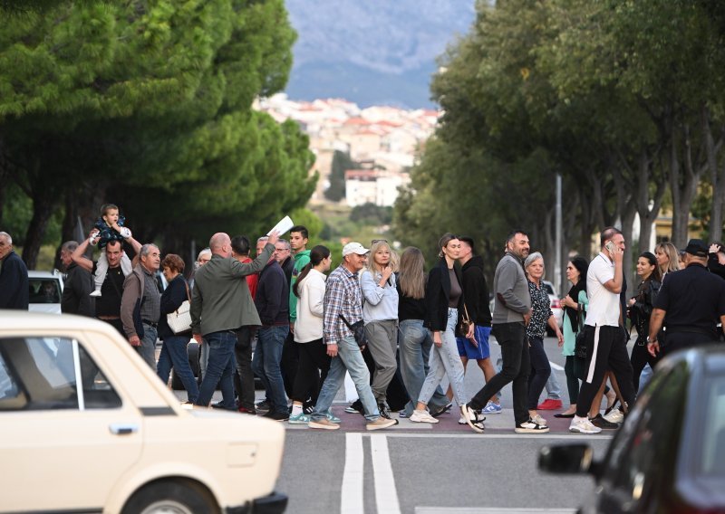 Stanari u Splitu prosvjedovali zbog ukidanja parkirnih mjesta