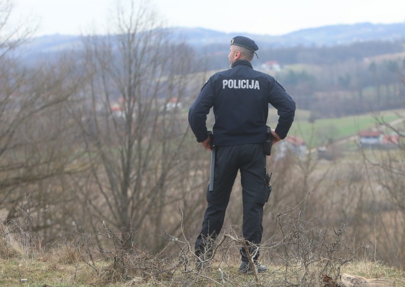 Oštro reagiranje MUP-a: Hrvatski policajci ne siluju, ne tuku i ne pale stvari migranata!